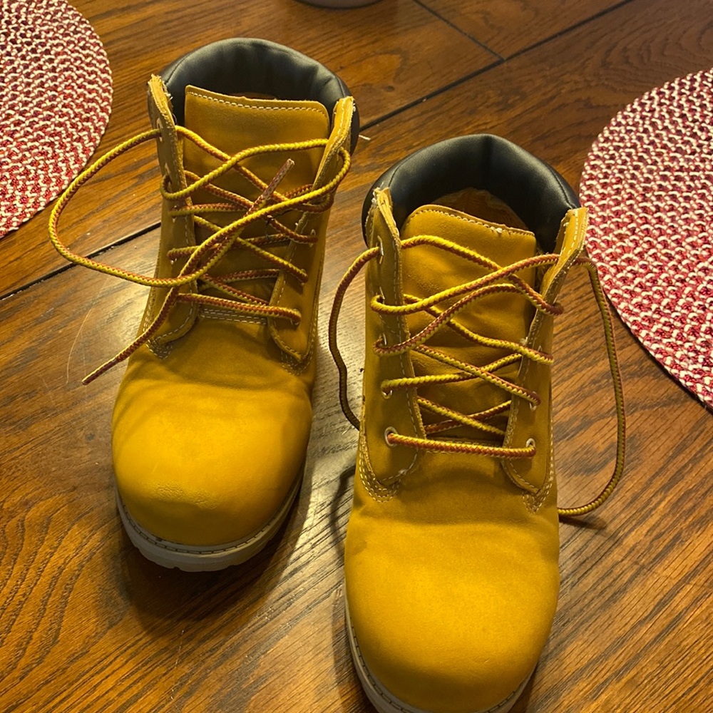 Boys work boots